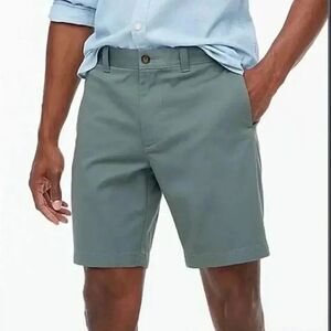 5 piece Mens Mystery box! Items may include tops, bottoms, shoes, acce…